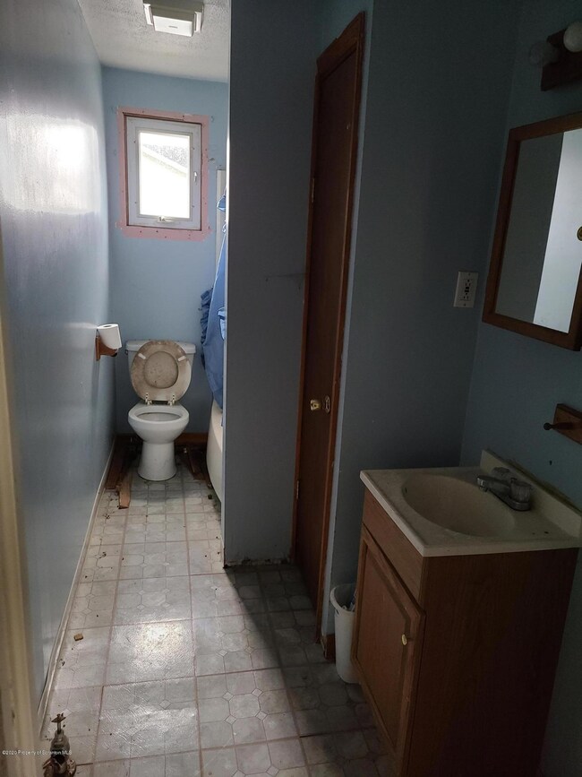 871 Hill St, Archbald, PA 18403 - photo 4