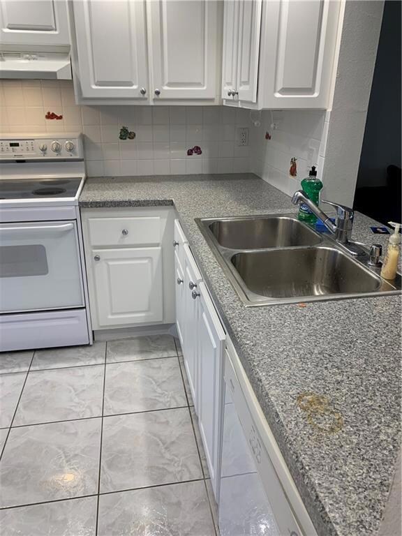 Granite counter tops in kitchen