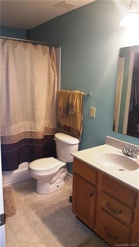 Master bath with Garden Tub