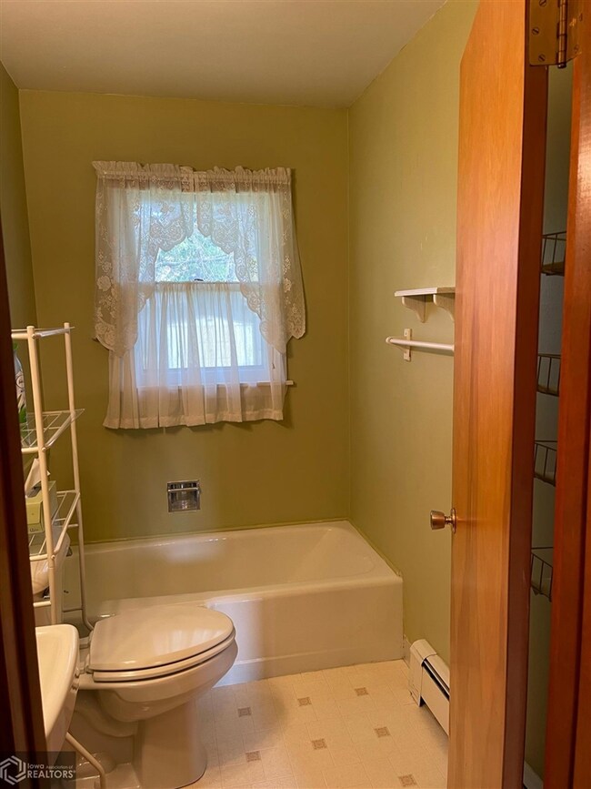 609 5th Ave NE, Clarion, IA 50525 - photo 7