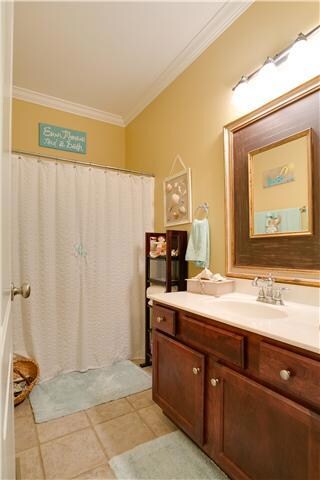 2nd Main Bath located between bedrooms #2 & #3, mirror in this bathroom may not stay but will be replaced with a new one if owner takes it with her--its sentimental