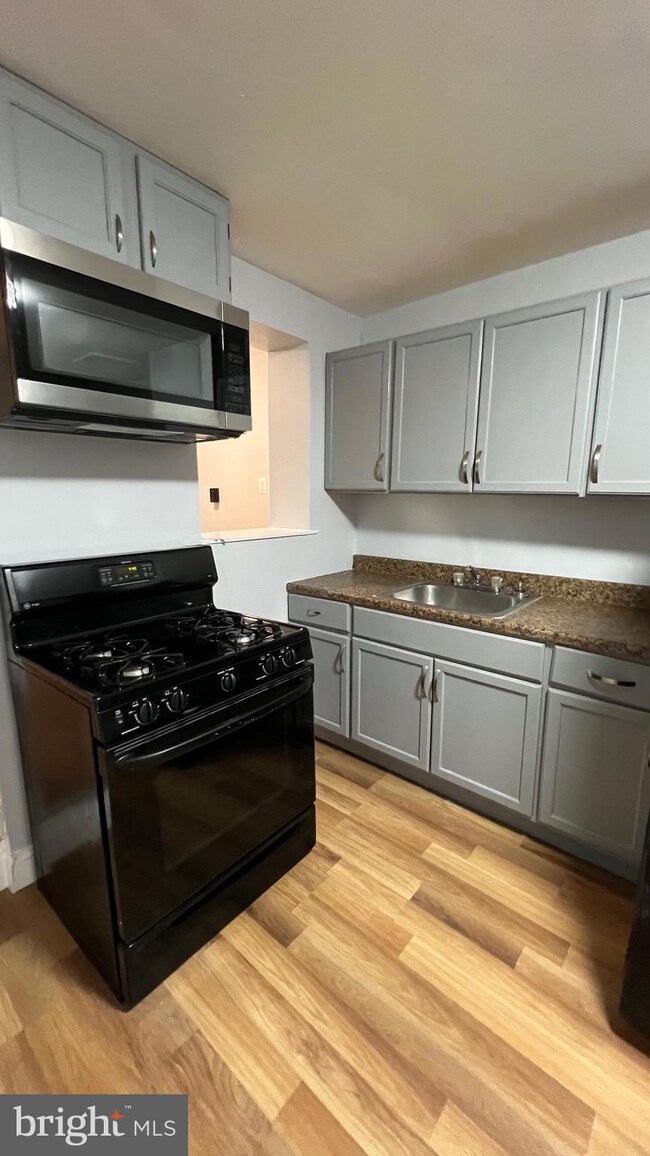 1017 Appleton St, Baltimore, MD 21217 - photo 7