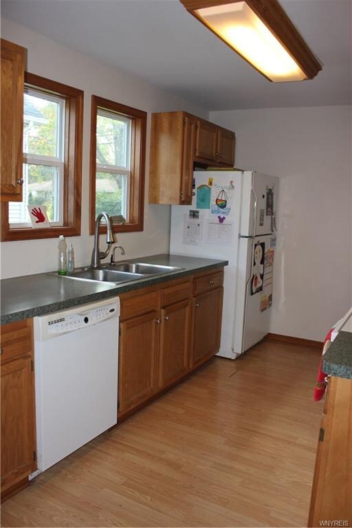 381 E Stenzil St, North Tonawanda, NY 14120 - photo 2