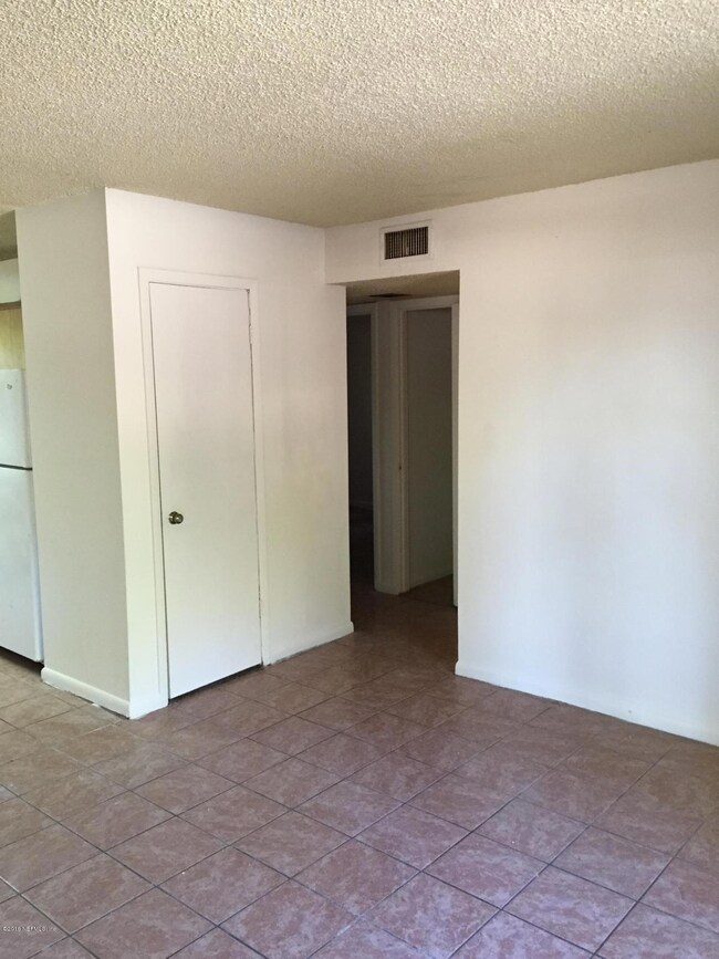 5332 Westchase Ct unit 3, Jacksonville, FL 32210 - photo 2