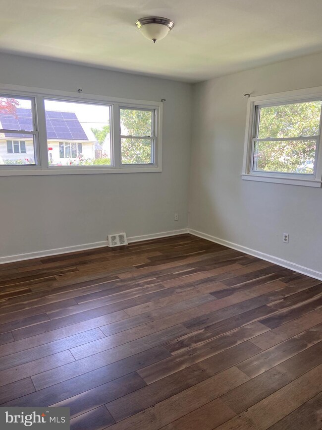 542 Griscom Dr, Woodbury, NJ 08096 - photo 4