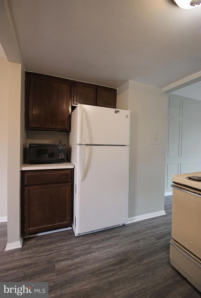 9659 Lindenbrook St, Fairfax, VA 22031 - photo 7