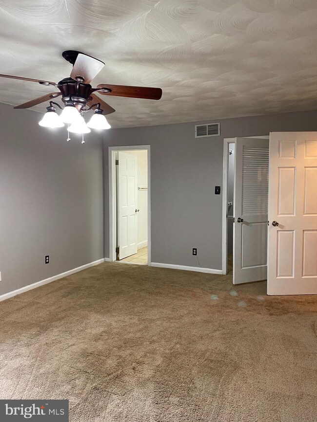 602B Cypress Point Cir unit 602B, Mount Laurel, NJ 08054 - photo 5