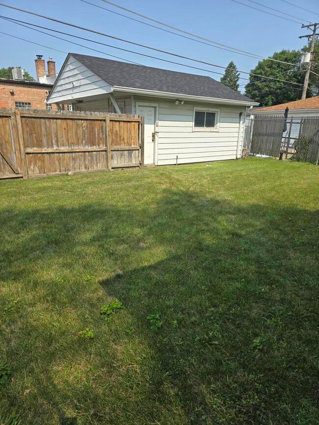 17256 Walter St, Lansing, IL 60438 - photo 2