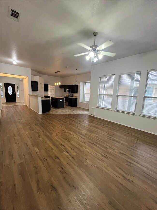 1323 Oakcrest Dr, Providence Village, TX 76227 - photo 4