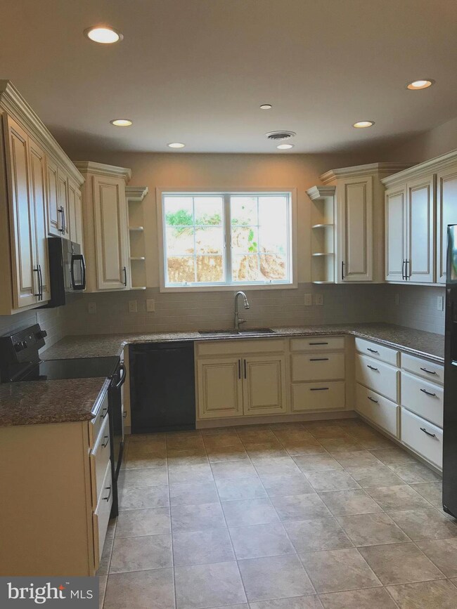 1755 Meridian Dr, Hagerstown, MD 21742 - photo 4