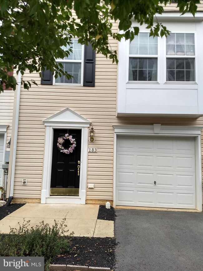 183 Scarboro Dr, Bunker Hill, WV 25413 - photo 2