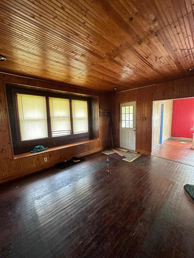 622 E 7th St, Muncie, IN 47302 - photo 2