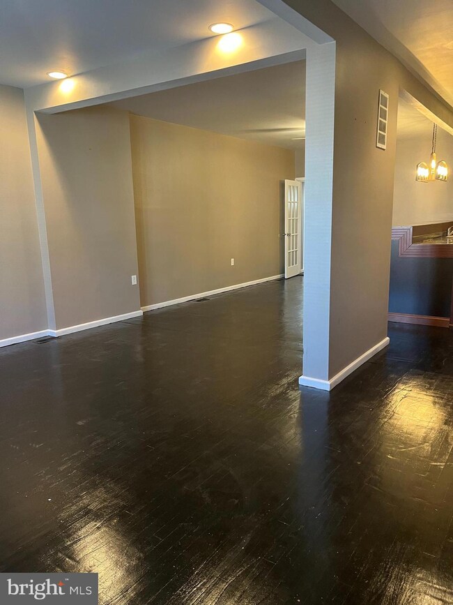346 Marydell Rd, Baltimore, MD 21229 - photo 3