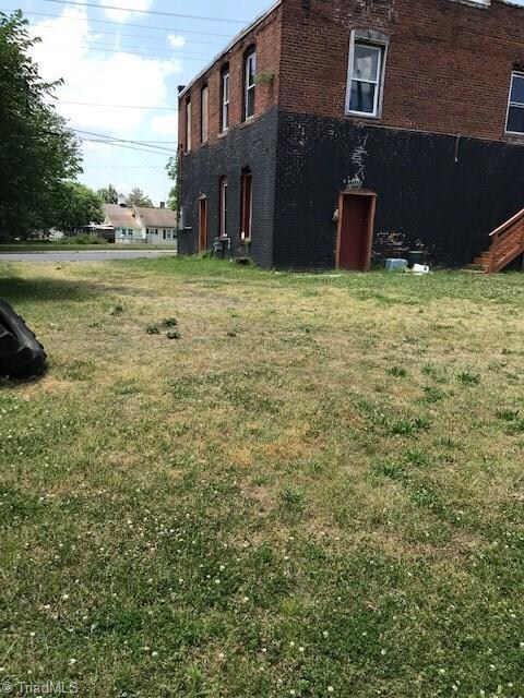 701 Montgomery St, Reidsville, NC 27320 - photo 2