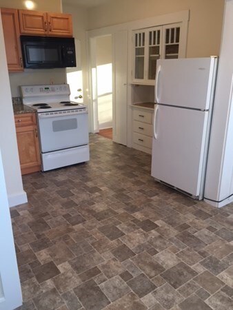 31 Snowling Rd unit 2 Front, Uxbridge, MA 01569 - photo 7