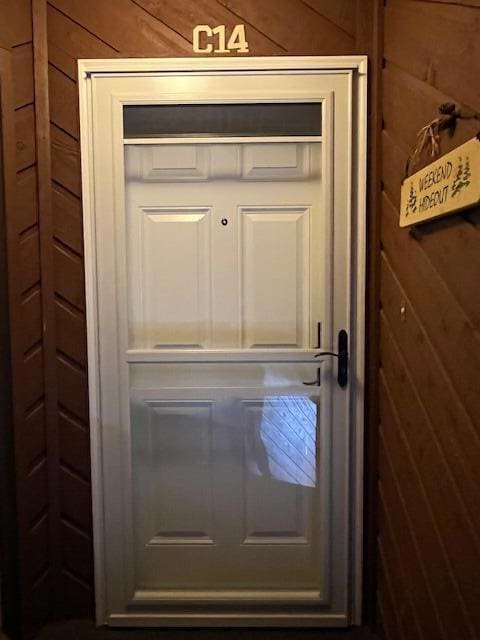 C 14 front door