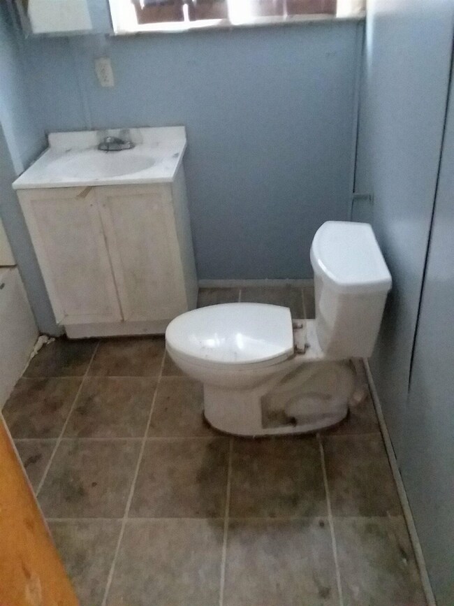 829 W Franklin St, Elkhart, IN 46516 - photo 3