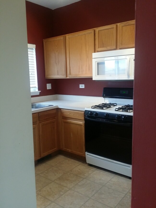 2411 Courtyard Cir unit 6, Aurora, IL 60506 - photo 4