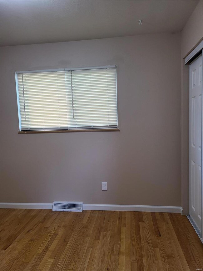 2690 Dove Dr, Florissant, MO 63031 - photo 3