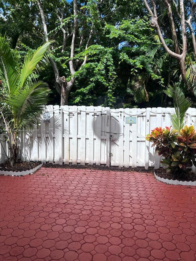 11029 NW 43rd Ln unit 29, Doral, FL 33178 - photo 3