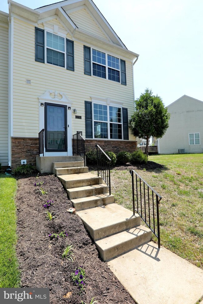 21770 Winter Bloom Ln unit E, Lexington Park, MD 20653 - photo 2