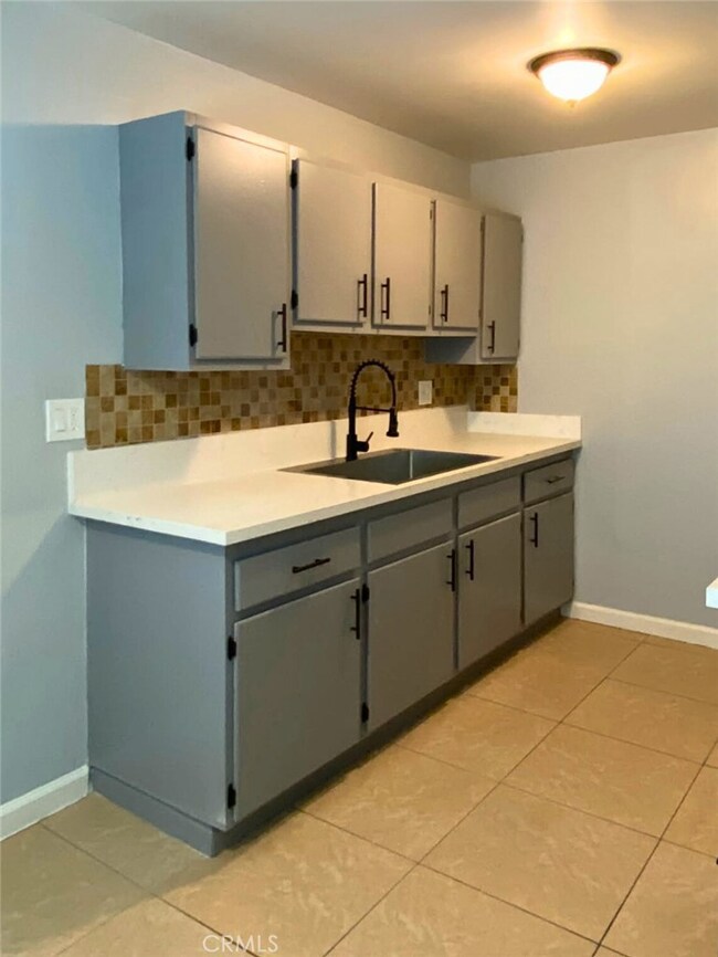 811 Orchid Ct unit J, Upland, CA 91786 - photo 5