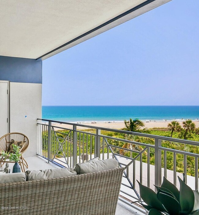Huge Balcony with Amazing Views