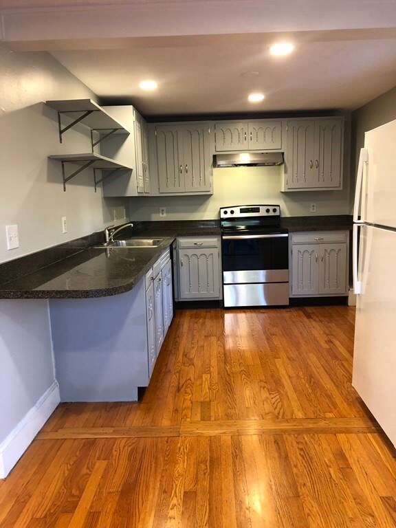 4 Robinson Rd unit 2, Littleton, MA 01460 - photo 6