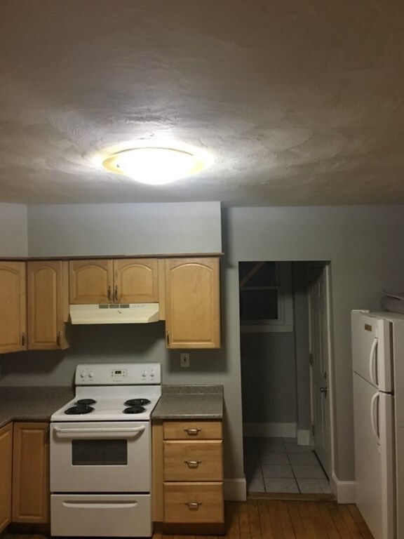 72 Main St unit 1, Saugus, MA 01906 - photo 3