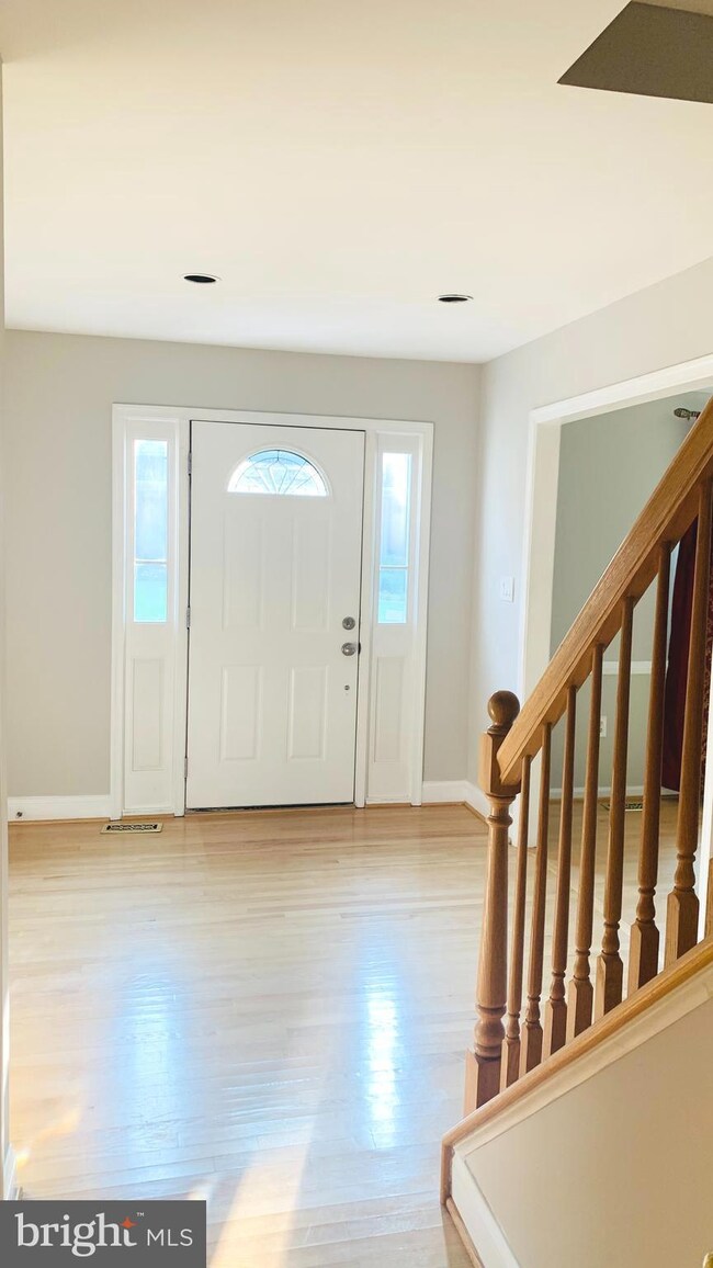 1992 Hidden Fox Way, Vienna, VA 22182 - photo 4