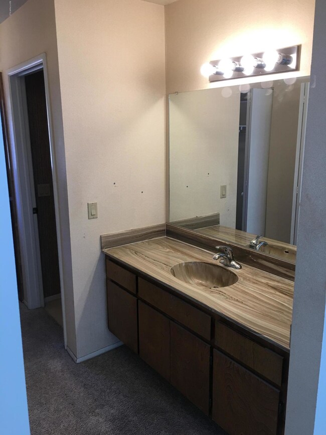 Ty Freedman 2 bed 3 bath