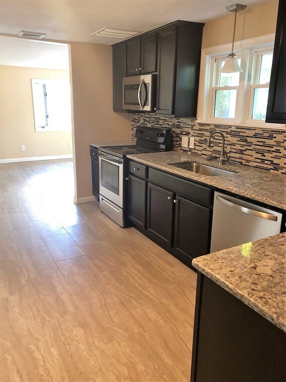 104 W Calvin St unit 1, West Springfield, MA 01089 - photo 5