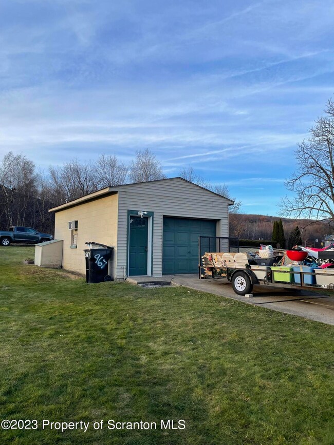 967 Carmalt St, Scranton, PA 18519 - photo 5