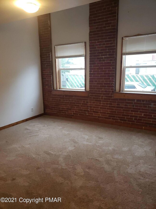 633 Mckinley St unit 106, Hazleton, PA 18201 - photo 5