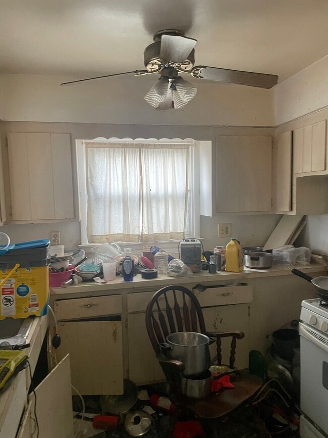 7851 Suburban Ln, Bridgeview, IL 60455 - photo 6