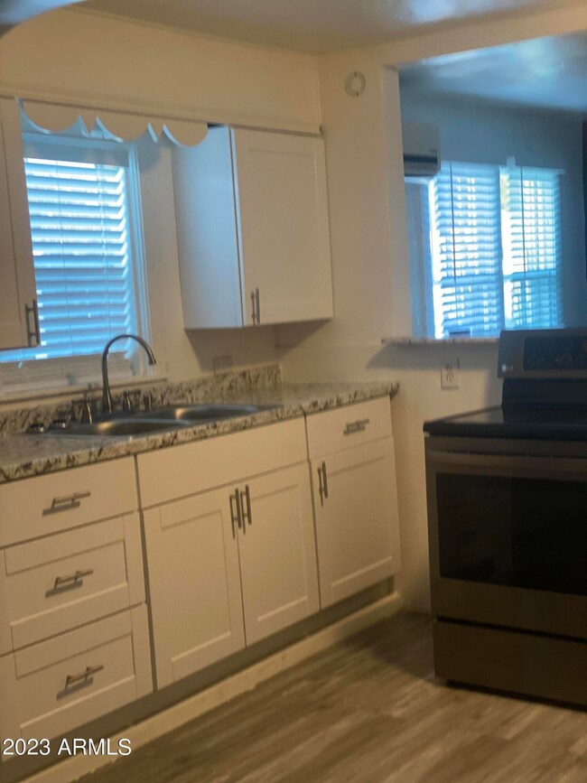 9028 N 11th St unit 1A, Phoenix, AZ 85020 - photo 6