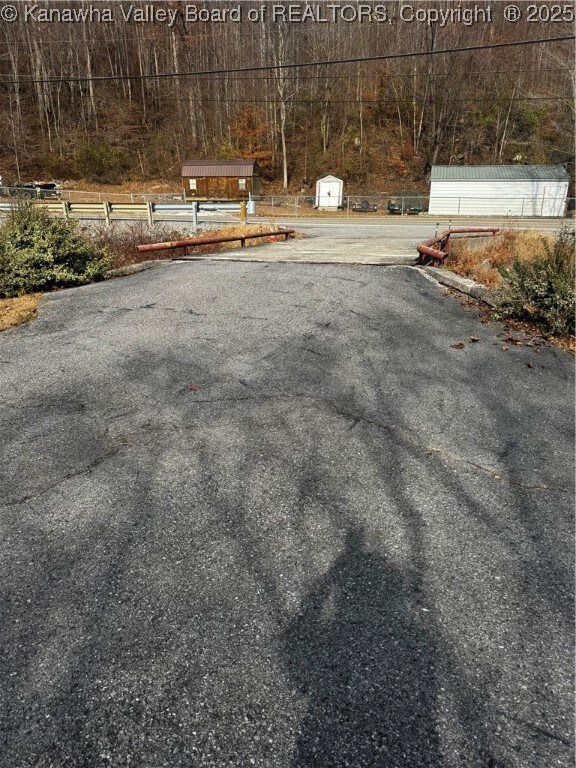 2058 U S 52, Gilbert, WV 25621 - photo 6