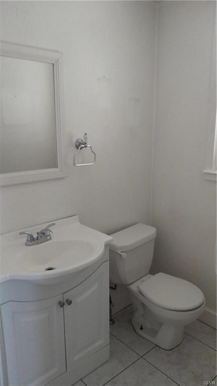 Main House (2424 Victor) Half Bathroom