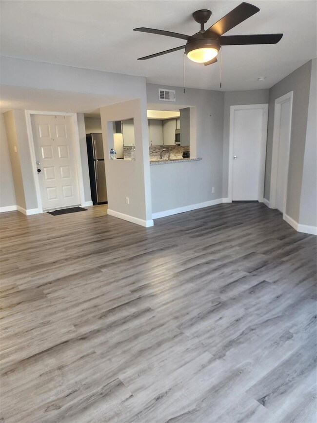 2818 S Bartell Dr unit 35, Houston, TX 77054 - photo 6