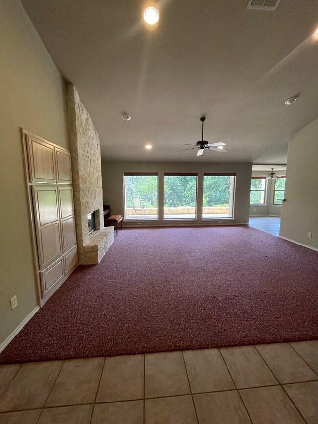 2012 Woodway Ct, Fredericksburg, TX 78624 - photo 2