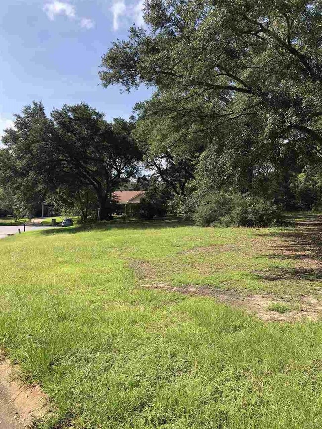 8315 Wilde Lake Rd, Pensacola, FL 32526 - photo 3