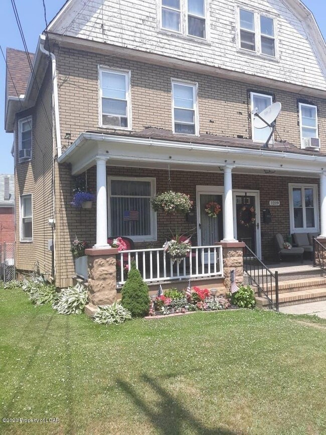 1219 S Main St, Hanover Township, PA 18706 - photo 4