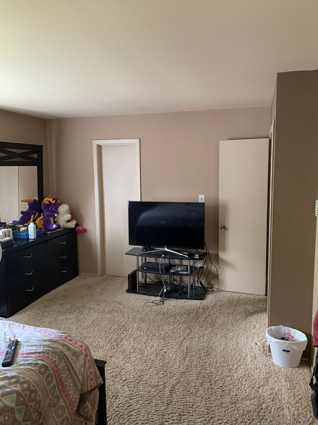 3608 Glynwood Ln, Hazel Crest, IL 60429 - photo 6