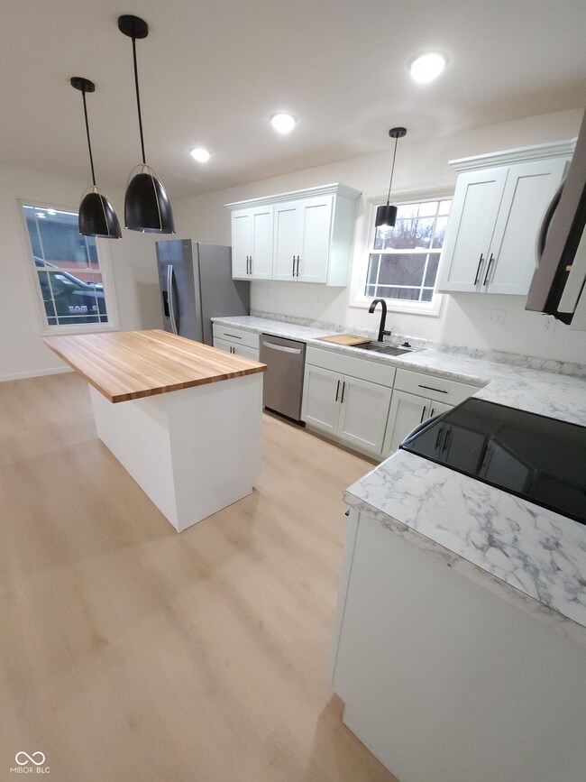 302 W Walnut St, Crothersville, IN 47229 - photo 6