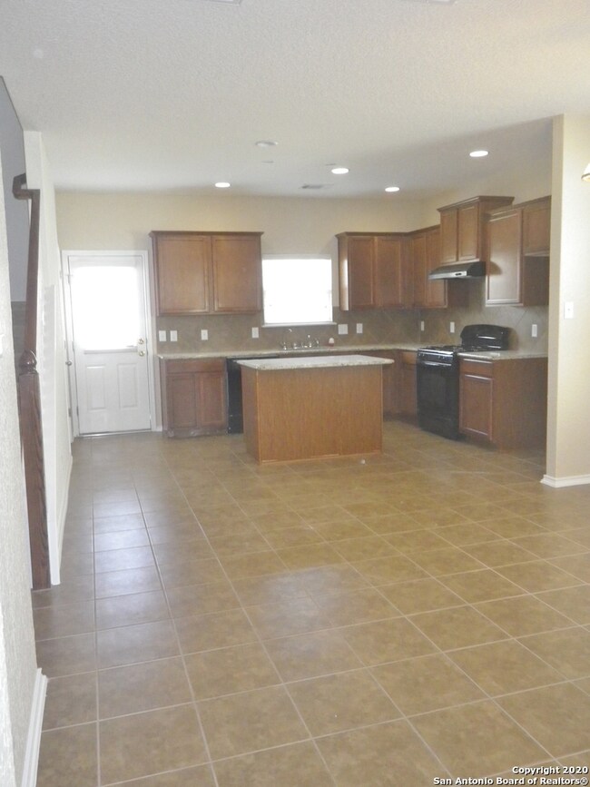 9519 Gold Stage Rd, San Antonio, TX 78254 - photo 4