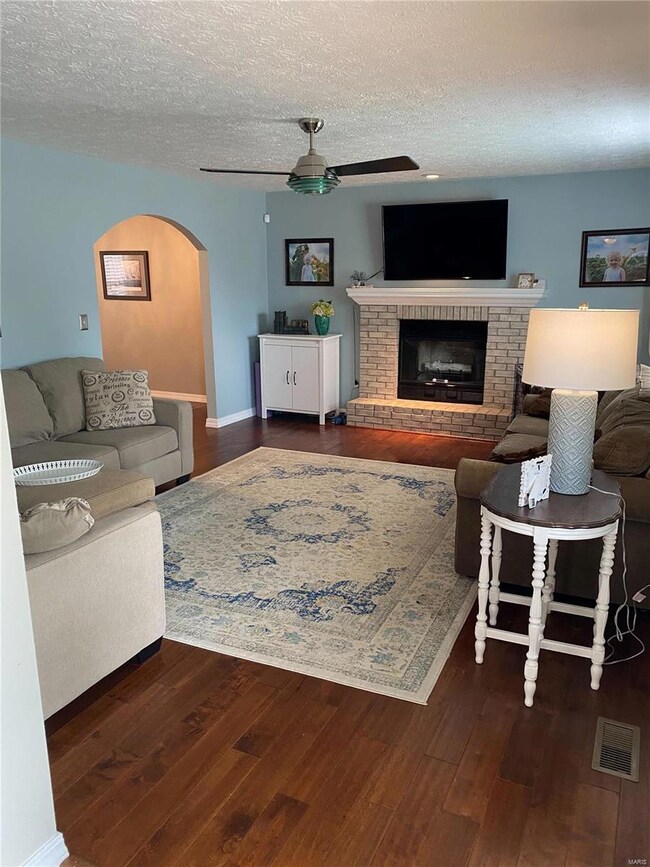 1012 Meadow Lake Dr, Maryville, IL 62062 - photo 5