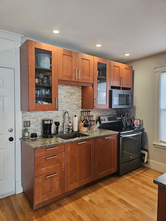 23 Columbia Ct, Portsmouth, NH 03801 - photo 6