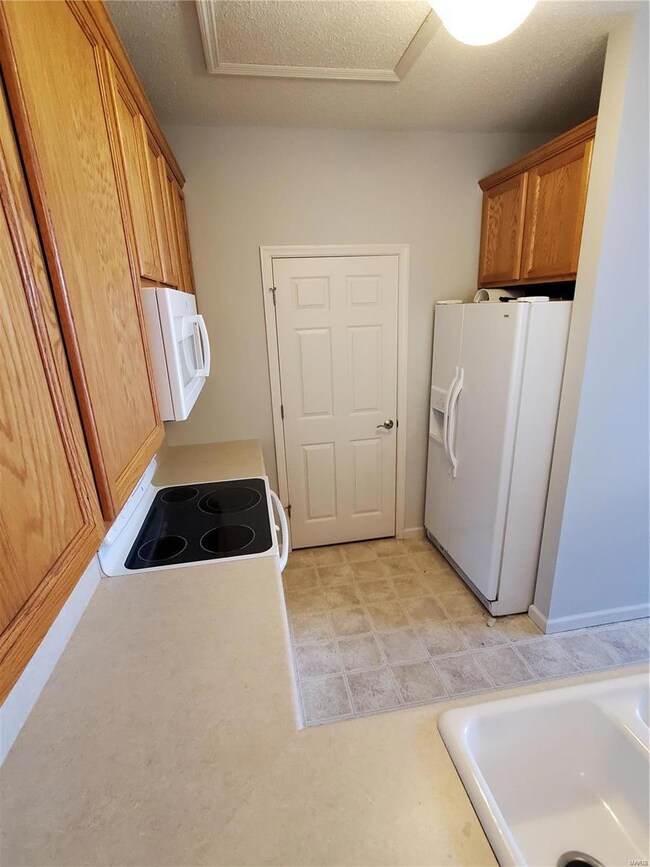 Kitchen, comes with all appliances