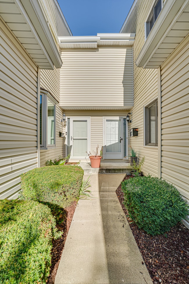 1640 Hilton Head Dr, Naperville, IL 60563 - photo 3