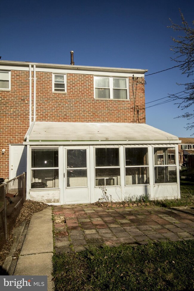 1009 Foxcroft Ln, Essex, MD 21221 - photo 2